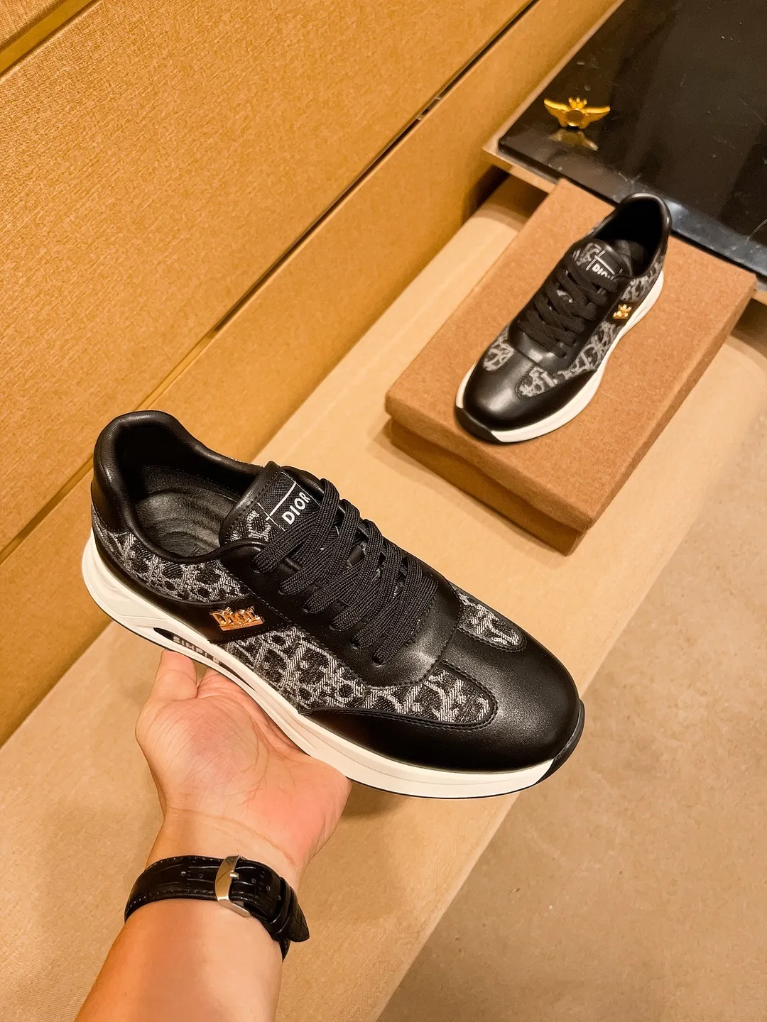 Men's shoes 💰 420💰🔥【Dior】🔥High-end brand of men's shoes official website 1:1 latest masterpiece: the upper is made of Italian imported first-layer cowhide with technical cloth fabric, the original comfortable and breathable lining ➕the original non-slip and wear-resistant outsole🔥, making walking more convenient and comfortable! An exclusive new model, a stunning work, a beautiful 1:1 replica [color] compared to the official quality! Create a fashionable personality to set off your uniqueness! A must-have for trendy men! Classic🔥Size: 38-44 Color: 🔥 2⃣️colors available🔥